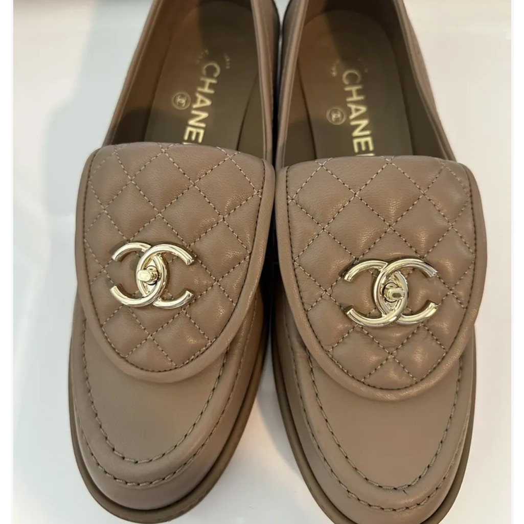 last sale CHANELローファー CHANEL | Shoes | Chanellambskin Quilted Cc Turnlock Loafers